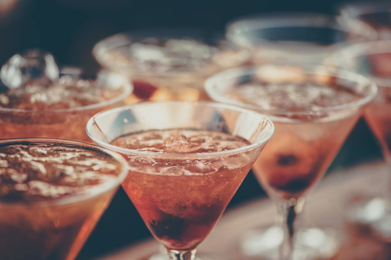 Waar uitgaan op Bonaire? Uitgaan op Bonaire gaat vaak gepaard met veel dansjes en overheerlijke, zoete drankjes. Dans de merengue en geniet van het swingende eiland.